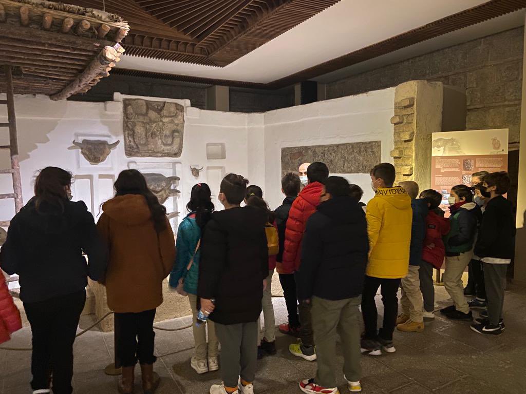 İTÜ ETA Vakfı Doğa Koleji İncek Kampüsü olarak Anadolu Uygarlıklarına ait eserleri yerinde inceledik öğrendiklerimizi pekiştirdik. <a href="/alideniz_itu/">Prof. Dr. Ali Deniz</a> <a href="/serozeren/">Serhat Özeren</a> <a href="/EnisEryaman/">Enis Eryaman</a> <a href="/ozgurkapann/">Özgür Kapan</a> <a href="/muratyos/">murat yöş</a> <a href="/ErsinGuctekin/">Ersin Güçtekin</a> <a href="/clkaysem/">Ayşe Çelik</a> <a href="/alpsoy_sibel/">Sibel Alpsoy</a>