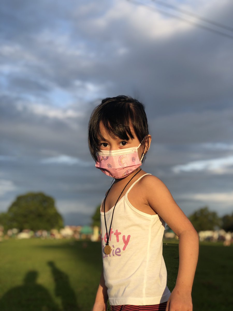serdebs's tweet photo. Photoshoot muna kami ng inaanak q hehe 😅 golden hour ang bebe https://t.co/C5ILtxM4R8