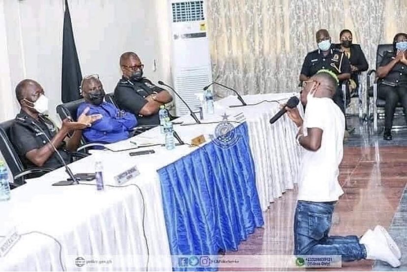 AmeyawDebrah's tweet photo. I leave town for a moment all this happen? https://t.co/4igqEtcYNG