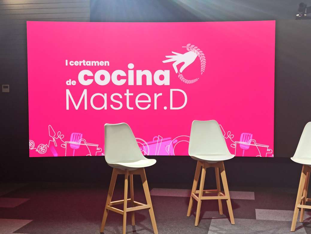 MasterDGrupo's tweet photo. Preparando todo para que lunes podías disfrutar del 👩‍🍳I Certamen de #Cocina y #Pastelería #MasterD  @FACYRE 
📺 En directo en nuestra Televisión 👇https://t.co/Q6h7wFibmE
#aprendercocina #sercocinero #chef #cursococina #hostelería https://t.co/LmhGXdNK54