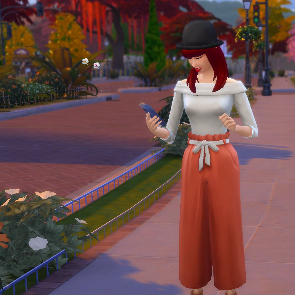 TheSims's tweet photo. "so #RedTaylorsVersion just dropp-" 🏃‍♀️🙌🎶 https://t.co/ARiajhJur8