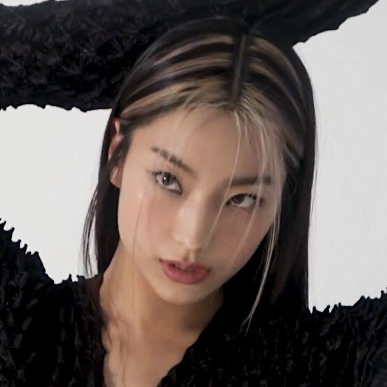 ‏ً (@saeromlooks) on Twitter photo 