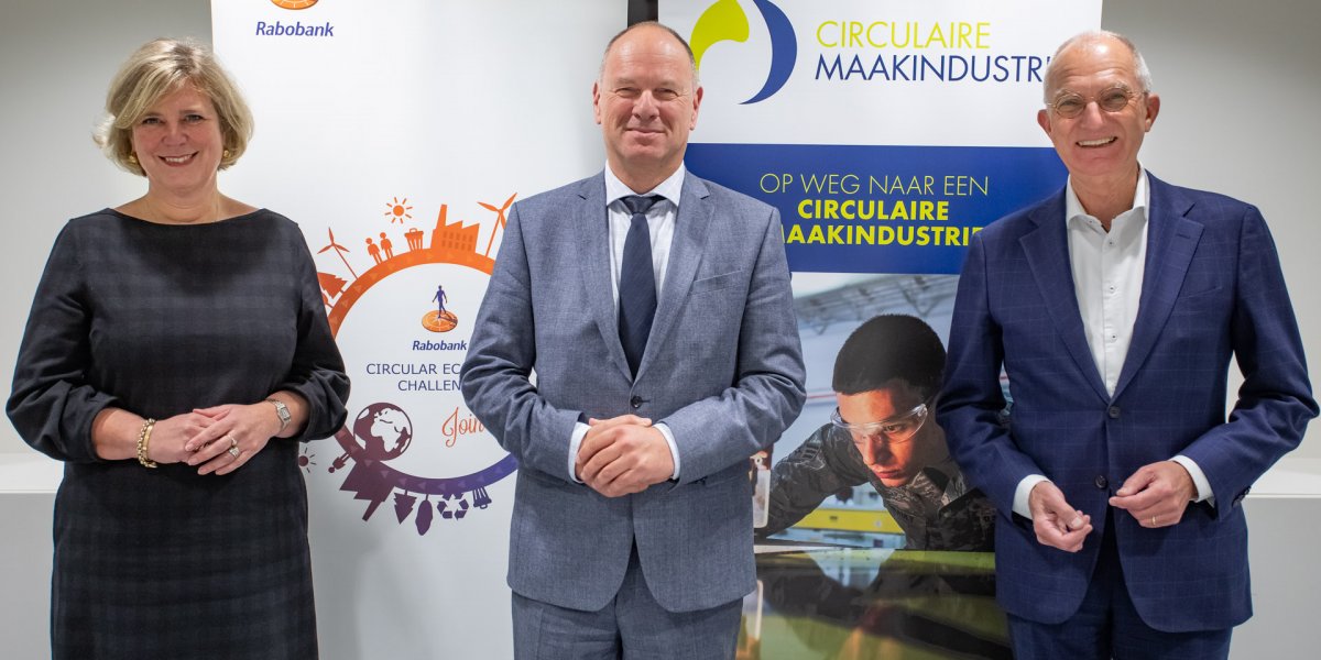 hub_zuid's tweet photo. @Rabobank verbindt zich aan het uitvoeringsprogramma Circulaire Maakindustrie van het @MinisterieEZK. Samen willen ze de transitie naar een circulaire maakindustrie versnellen naar een volledig circulaire economie in 2050. 👍😀 @IndustrySmart  https://t.co/tLgFVXlkEh https://t.co/5OCQDMYZL2