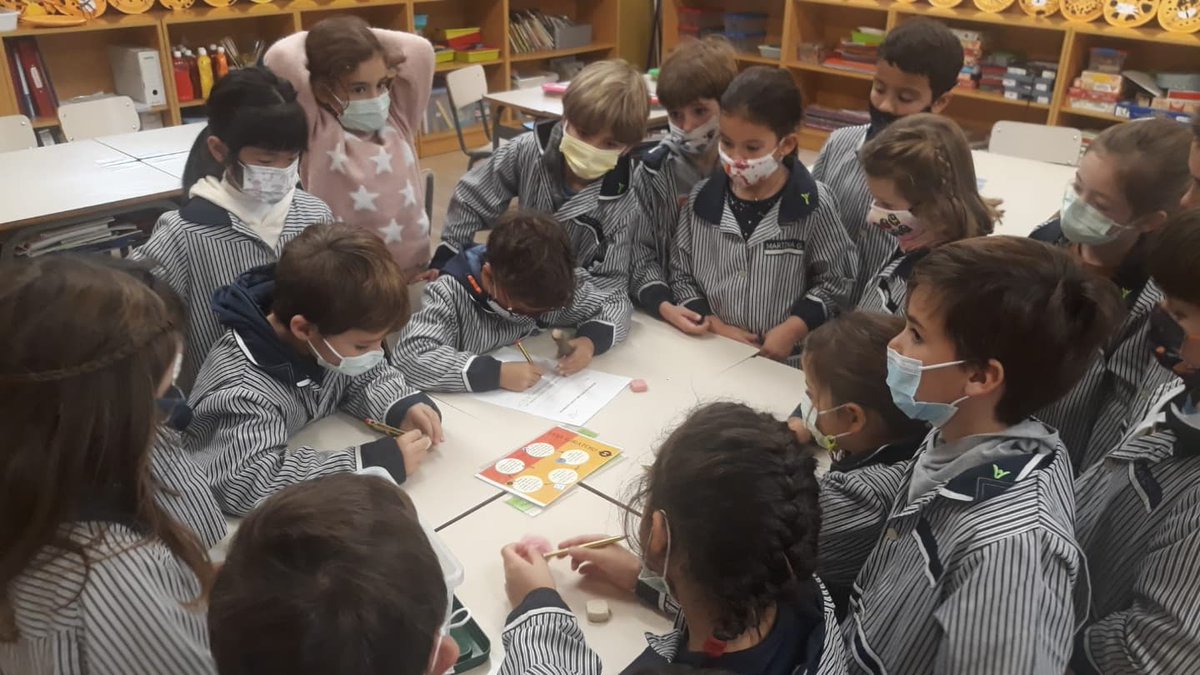epiasabadell's tweet photo. TREBALL COOPERATIU
A primer hem fet algunes activitats cooperatives de Full Giratori. Primer de tot fem un bon modelatge per entendre bé l'estructura, després ens posem a treballar-la bé amb el nostre equip. Mica en mica ho anem aprenent.
#1RPRIPIASABADELL
#SUMMEMPIASABADELL https://t.co/EHnCKOri2Z