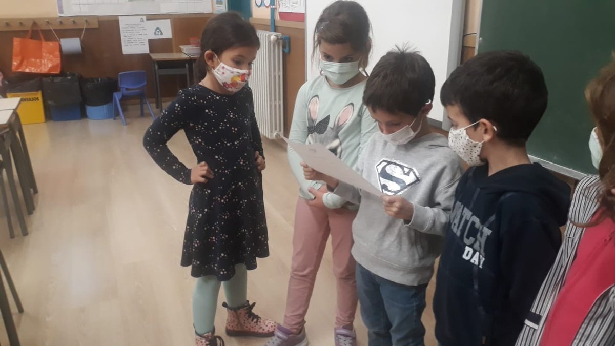 epiasabadell's tweet photo. TREBALL COOPERATIU
A primer hem fet algunes activitats cooperatives de Full Giratori. Primer de tot fem un bon modelatge per entendre bé l'estructura, després ens posem a treballar-la bé amb el nostre equip. Mica en mica ho anem aprenent.
#1RPRIPIASABADELL
#SUMMEMPIASABADELL https://t.co/EHnCKOri2Z