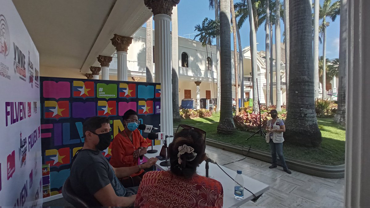 Así transmitimos en vivo desde el espacio de las radios públicas en @filven2021, con el programa Cendis Radio <a href="/CendisMusica/">Centro Nacional del Disco (Cendis)</a> y la cultora Elena Gil <a href="/elegiro/">Elena Gil Rodriguez</a> como invitada. Y frente a los hermosos jardines del Palacio Federal Legislativo. ¡Ven a la Filven!