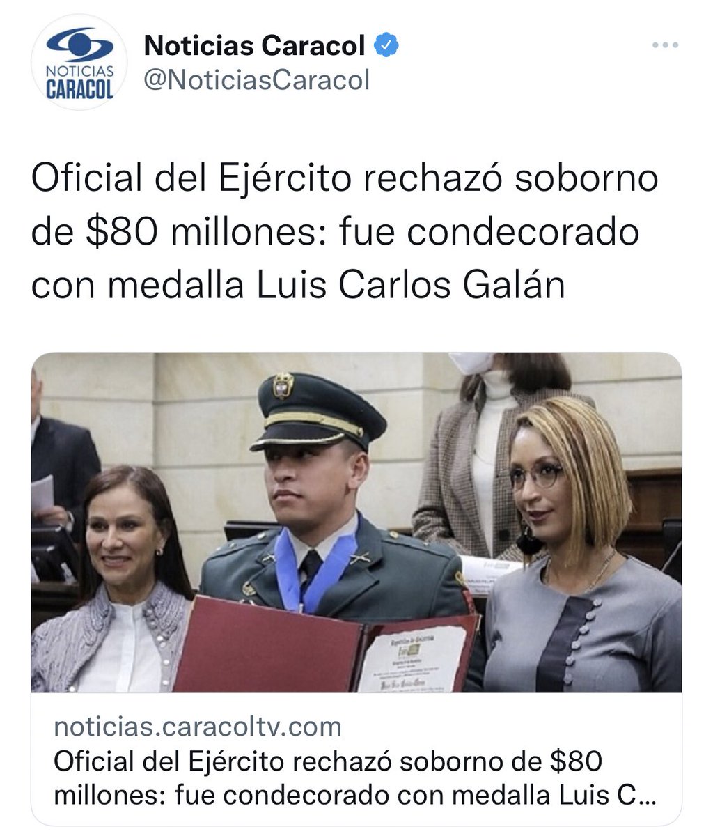 taltalivan's tweet photo. En Colombia es tan exótico que un funcionario no sea corrupto que lo condecoran por hacer lo que se supone que debe hacer. https://t.co/WyDUPSAdkO