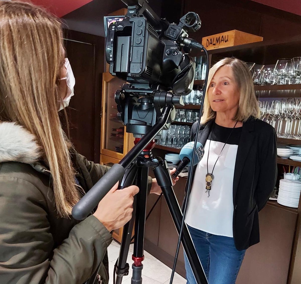 Le Beaujolais Nouveau arrive à Lleida! 🍷🍷
L’EOI de Lleida, le CFA Joan Carles, l’Institut de llengües-UdL et le restaurant La Fusta annoncent à la presse l’organisation d’un dîner bien français à l’intention des élèves de ces établissements #EOILleida