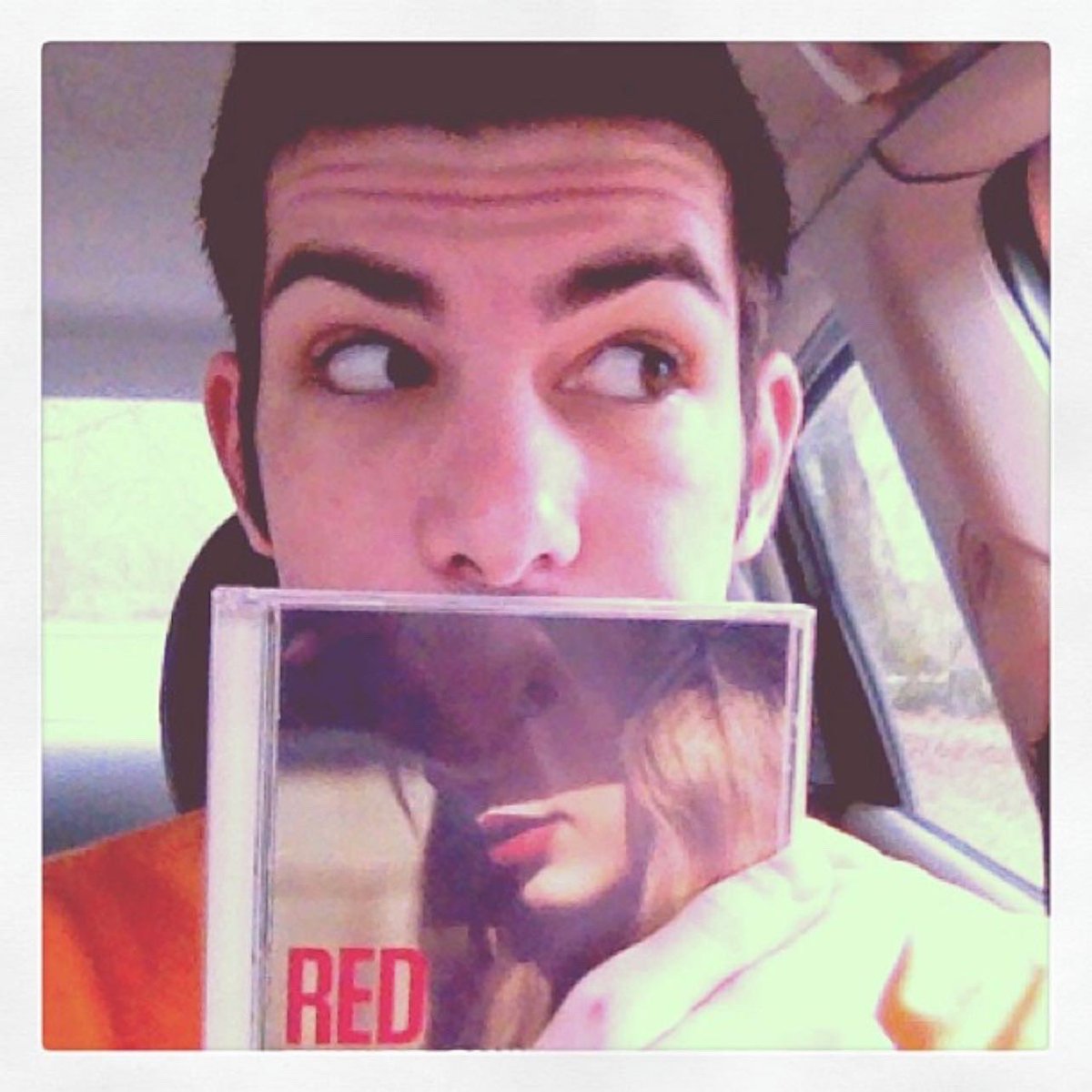SirStevenRice's tweet photo. β₯οΈππ§£#redtaylorsversion #restv #taylorswift #music #redalbum @SirStevenRice https://t.co/HJkhP9N7JV