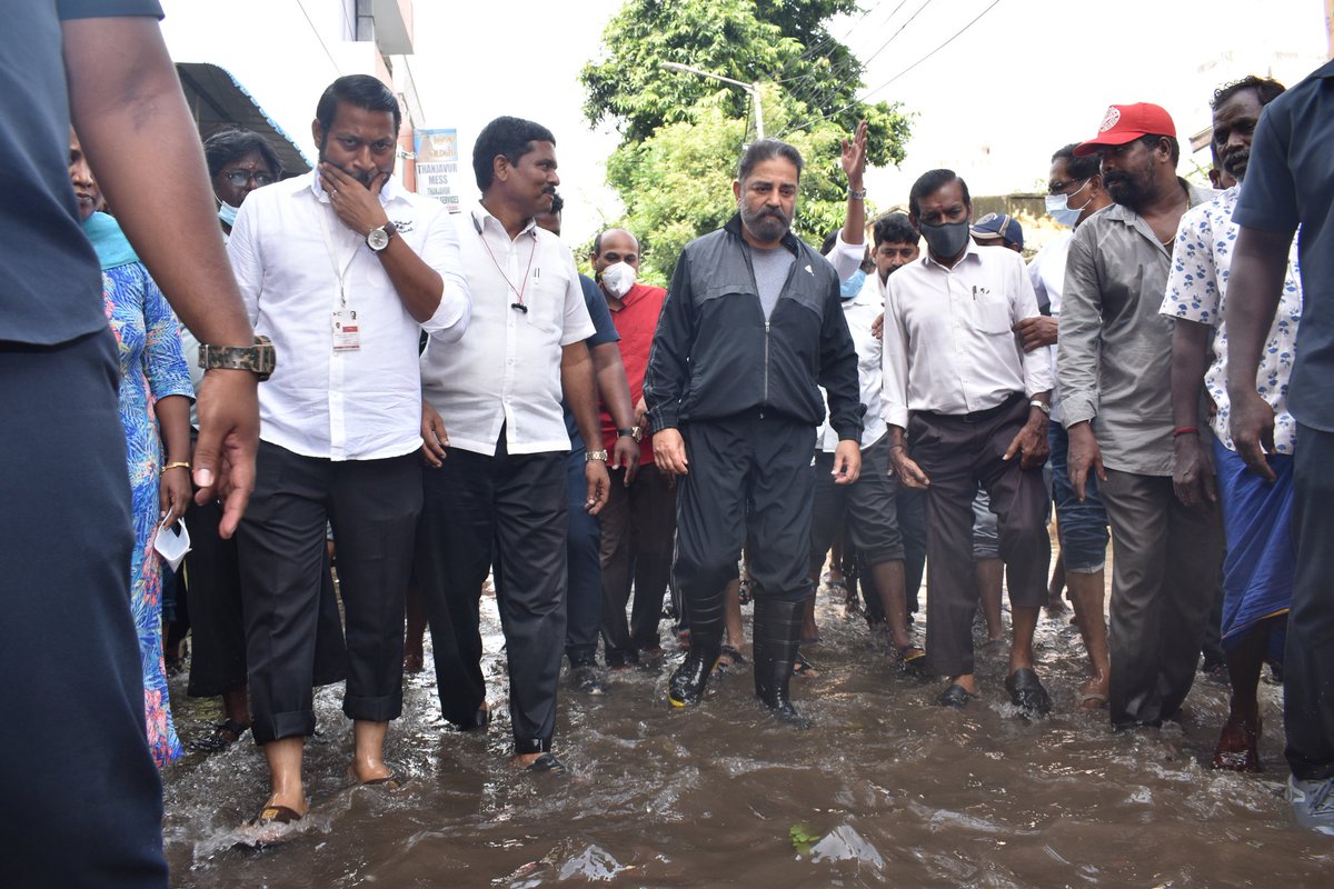 ikamalhaasan's tweet photo. தரமணி தந்தை பெரியார் நகர் &amp; சாஸ்திரி நகர், வேளச்சேரி அம்பேத்கர் நகர், மேற்கு மாம்பலம் காந்தி தெரு, வடிவேல்புரம் ஆகிய பகுதிகளில் வெள்ளபாதிப்புகளைப் பார்வையிட்டு, மழையினால் பாதிக்கப்பட்டவர்களுக்கு மக்கள் நீதி மய்யம் சார்பாக நிவாரணப் பொருட்களை வழங்கினேன். https://t.co/C4qS3DmnE9