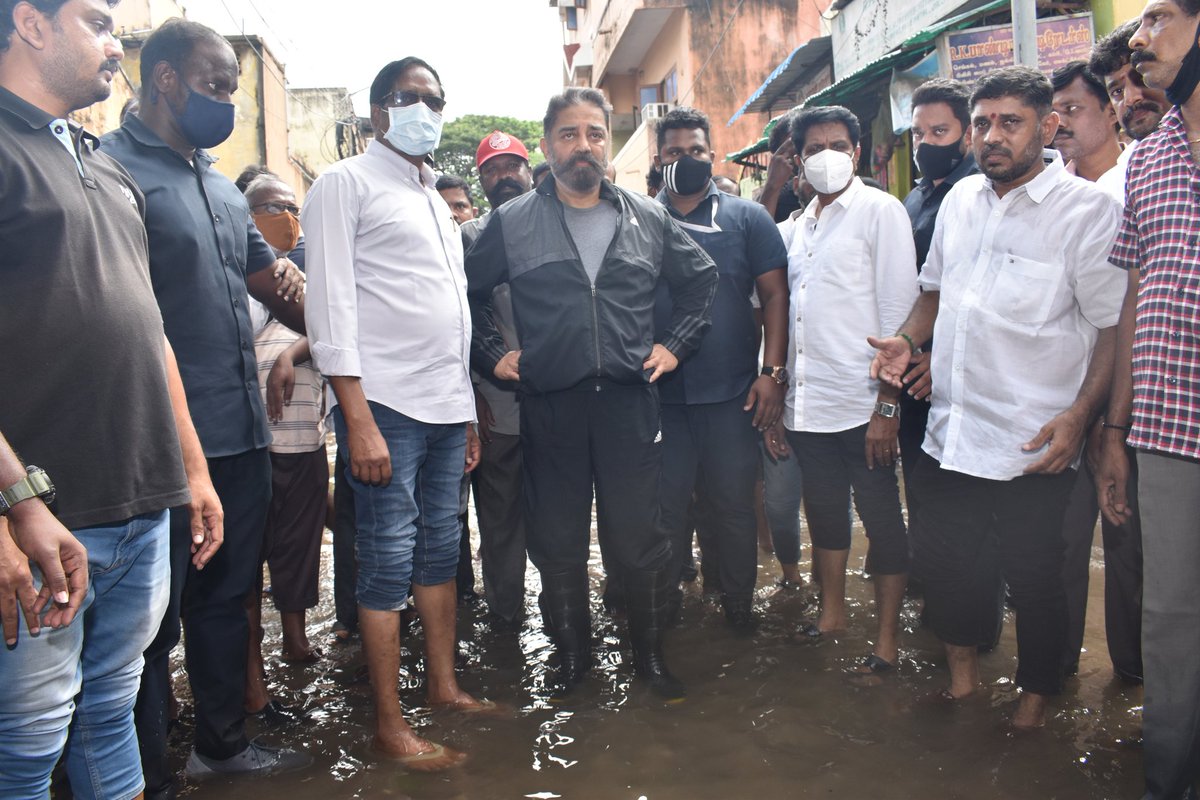 ikamalhaasan's tweet photo. தரமணி தந்தை பெரியார் நகர் &amp; சாஸ்திரி நகர், வேளச்சேரி அம்பேத்கர் நகர், மேற்கு மாம்பலம் காந்தி தெரு, வடிவேல்புரம் ஆகிய பகுதிகளில் வெள்ளபாதிப்புகளைப் பார்வையிட்டு, மழையினால் பாதிக்கப்பட்டவர்களுக்கு மக்கள் நீதி மய்யம் சார்பாக நிவாரணப் பொருட்களை வழங்கினேன். https://t.co/C4qS3DmnE9