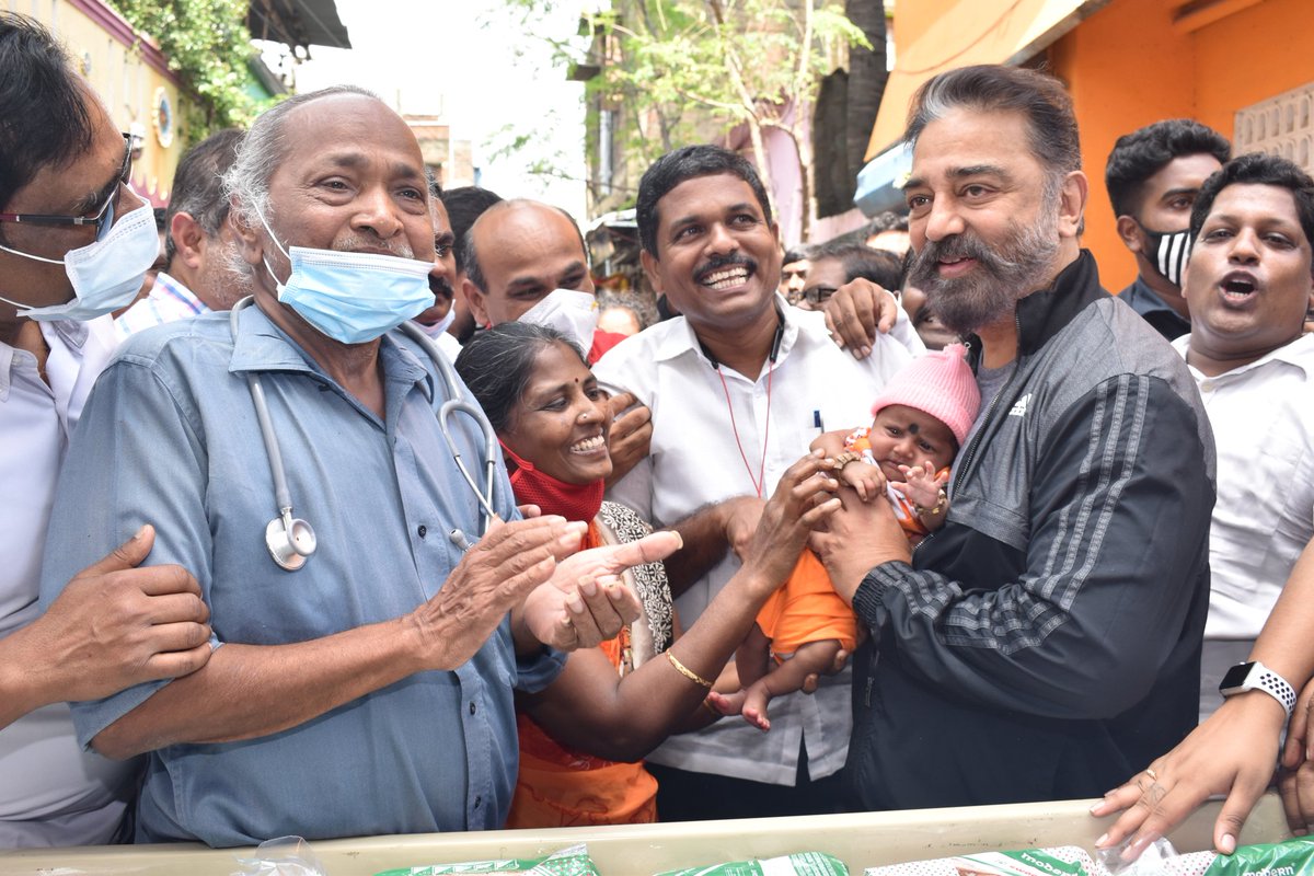 ikamalhaasan's tweet photo. தரமணி தந்தை பெரியார் நகர் &amp; சாஸ்திரி நகர், வேளச்சேரி அம்பேத்கர் நகர், மேற்கு மாம்பலம் காந்தி தெரு, வடிவேல்புரம் ஆகிய பகுதிகளில் வெள்ளபாதிப்புகளைப் பார்வையிட்டு, மழையினால் பாதிக்கப்பட்டவர்களுக்கு மக்கள் நீதி மய்யம் சார்பாக நிவாரணப் பொருட்களை வழங்கினேன். https://t.co/C4qS3DmnE9