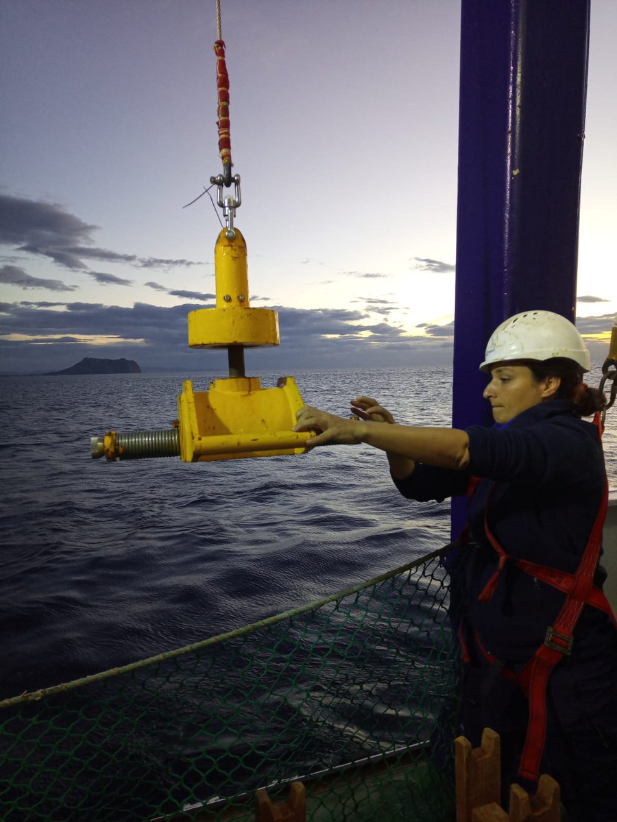 gemar_ieo's tweet photo. En la #CIRCALEBA_1121 🚢 realizamos 4 estaciones en horario diurno, de muestreos con shipek, beam trawl &amp; trineo HORUS, y adquisición y procesado de multihaz en nocturno a lo largo de todo el Levantino-Balear
27 días escudriñando el buen estado ambiental de estos fondos #ESMARES https://t.co/md3jhGrKLE