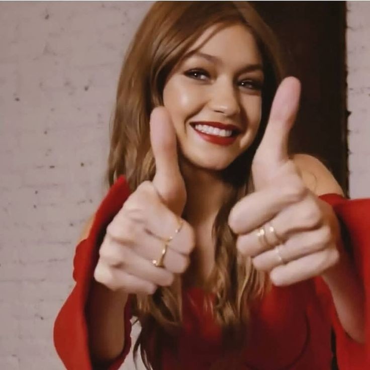 #RedTaylorsVersion is out!!! 🧣❣️