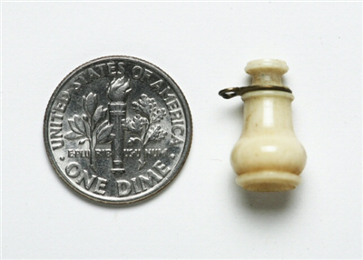 KalamazooMuseum's tweet photo. A stanhope is a viewing device wherein the viewer peeks through a small opening in an object and sees a magnified and very detailed view of a scene, etc.
Object number: 70.182
#Museum30 #Tiny #SomethingTiny https://t.co/W2I38c4YDe