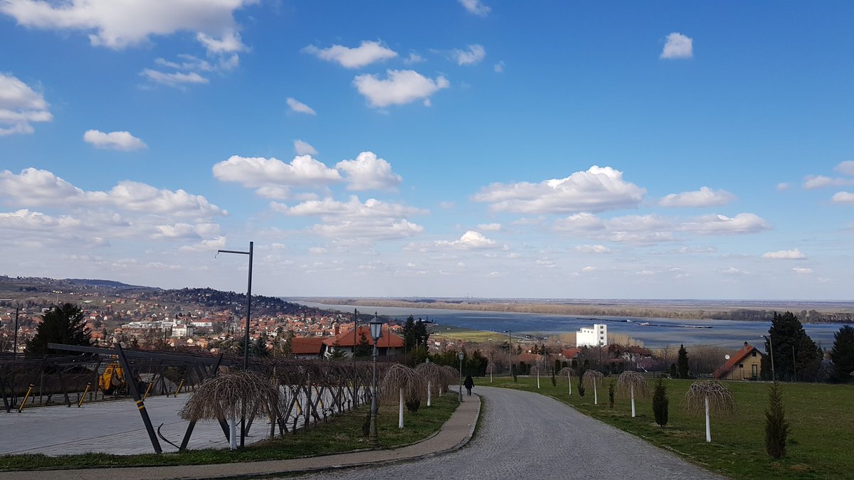 stanodavac's tweet photo. Grocka na Dunavu.
#Grocka #Stanodavac #nekretnine #Vinogradi #vikendice https://t.co/JqJa2vuSRn