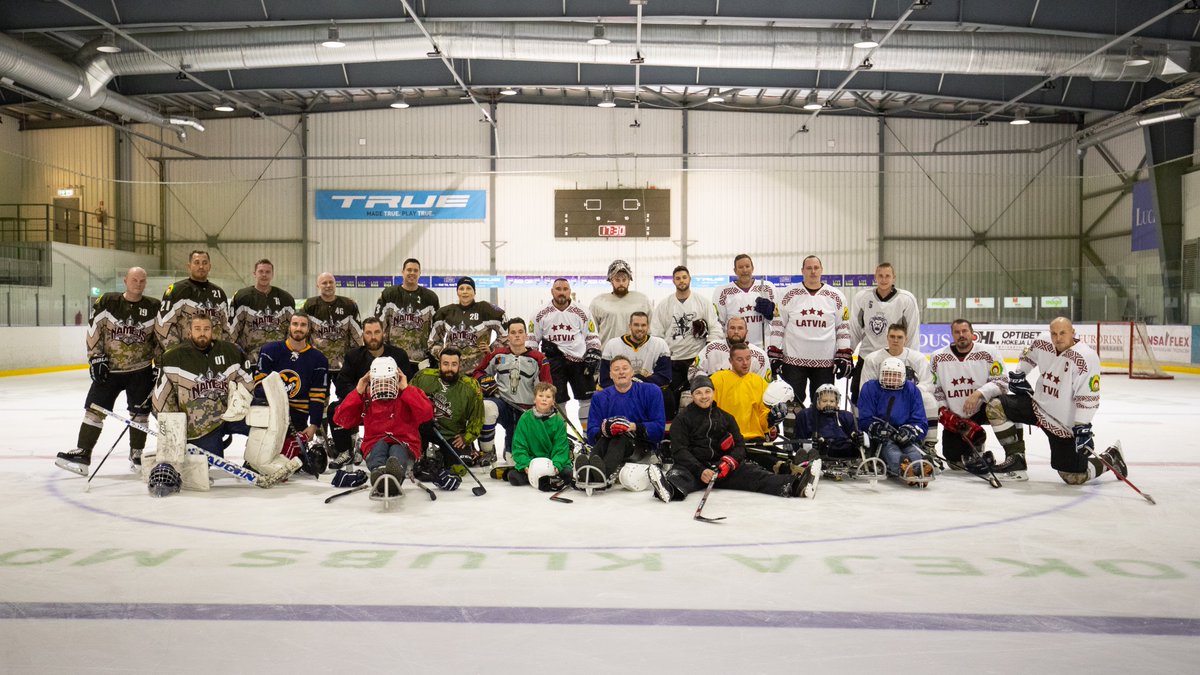 paraledushokejs's tweet image. Mēs esam #ParaLedusHokejs
Ikviens ir tik stiprs un varens cik īsti ir mūsu draugi. 
Paldies par drauga plecu @lhf_lv, @entuziasti, @Latvijas_armija , @hcDINAMORIGA un DAUDZIEM citiem!
Ziedošanas diena #WhiteFriday palīdz Latvijas biedrībām cerīgi raudzīties nākotnē!