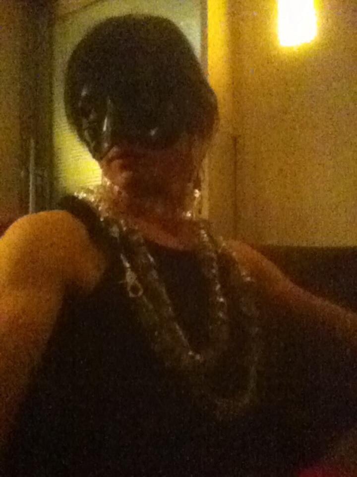 p_pxxx's tweet photo. さっき Facebookさんが教えてくれました 懐かしい写真
2012/10/31 青山ベロア? INFAMOUSCOLLECTION のパーティーにて
主催 @OmotesandoFYP
首に巻いているのは #ガラスの縄 をネックレス風に
コロナのせいで くちマスクをしていますが 本当はP.P★はこの仮面姿が正装です
#AxMemo https://t.co/rwQWSSvTD8