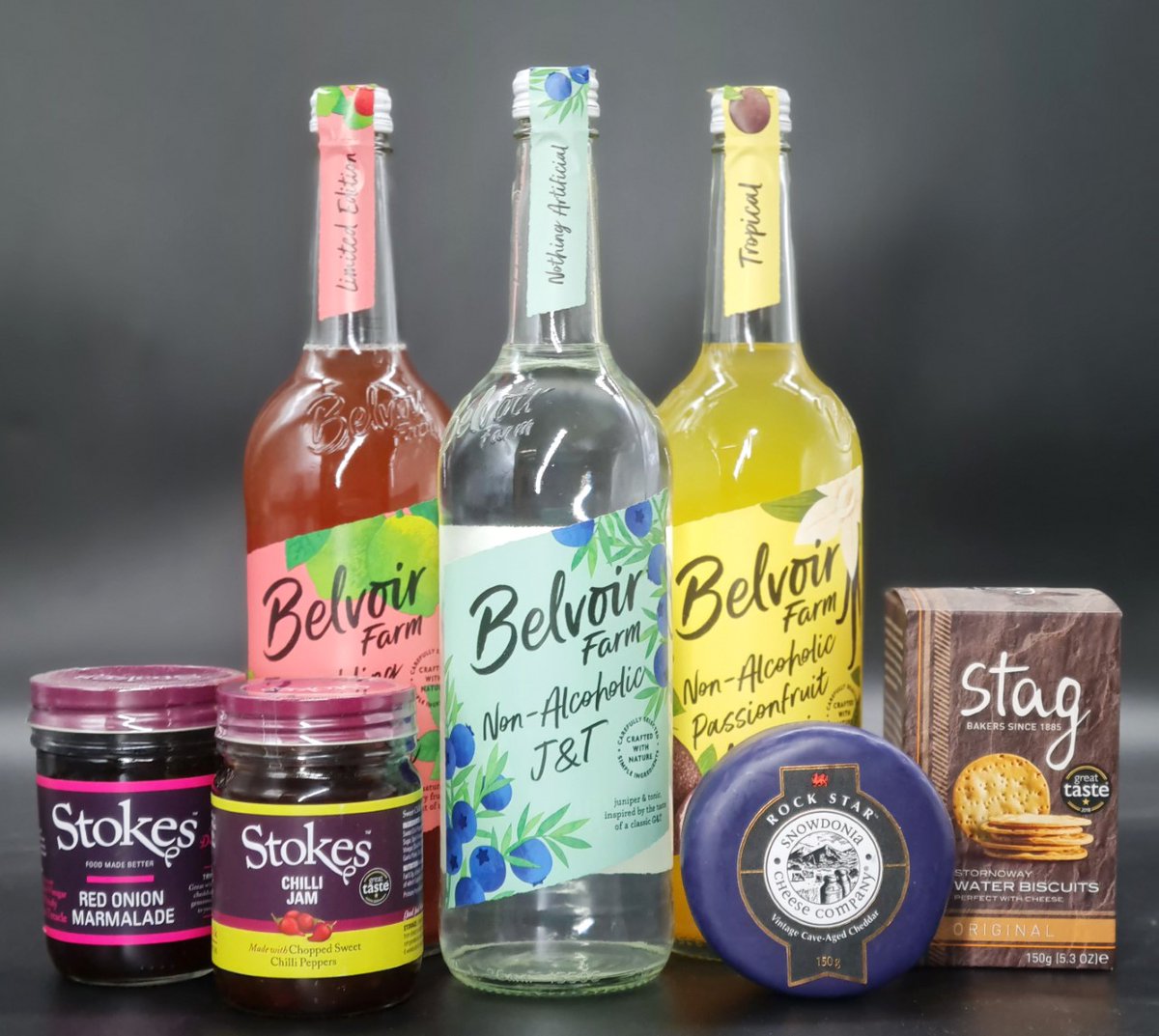 #FREEBIEFRIDAY.  Enter now for a chance to win this bundle. Simply tag a friend before Monday to be entered into the draw. 

Winner will be chosen at random and announced Tuesday. GOOD LUCK! 

Collection only.