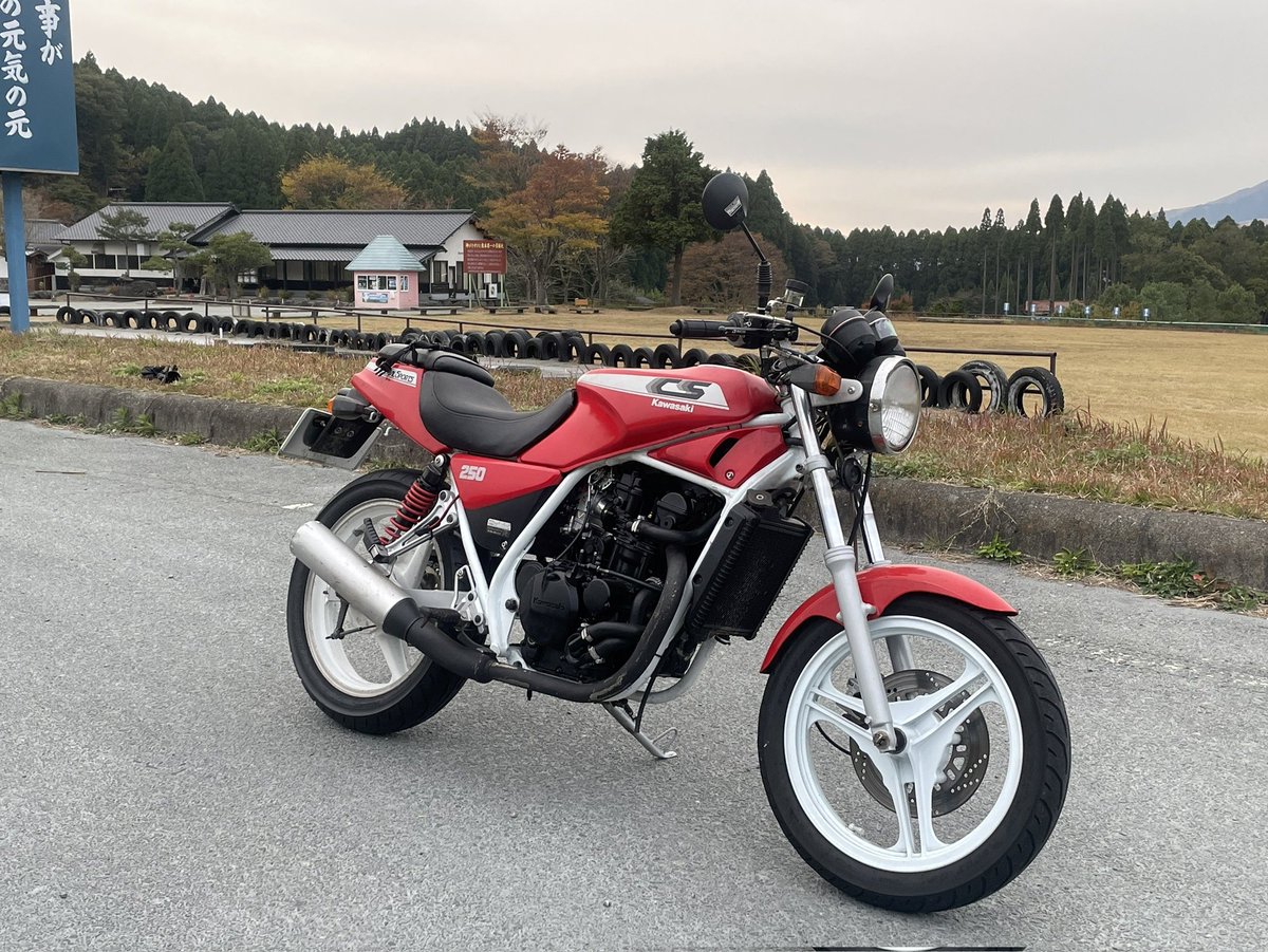 cjaAM4aVCXjsHHH's tweet photo. 組んだばかりのエンジンで慣らしだからFCRの調子を見に試乗、微調整必要だけどノーマルに乗ってないから速いのか遅いのかこんな物なのか分からない、取りあえずもうちょい走ろう
#CS250
#カジュアルスポーツ https://t.co/hP5zw9wxYA