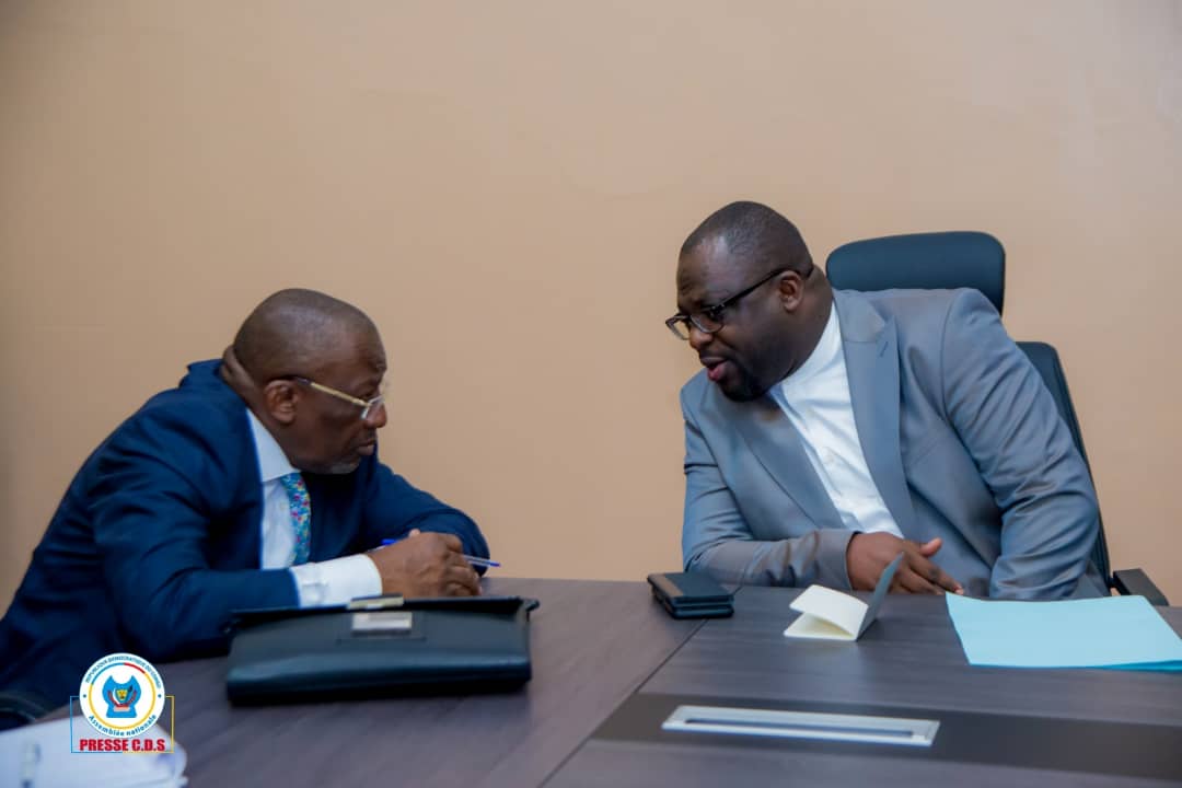 BMubonzi's tweet photo. La commission mixte défense et securité @AssembleeN_RDC (Conduite par @BMubonzi) et du @senatrdc (conduite par gen. #Baramoto) ont eu une séance d travail avec le Prés du senat @PLukwebo sur plusieurs questions en rapport avec la securité et l role que devrait jouer le parlement. https://t.co/bu6AKga5TL