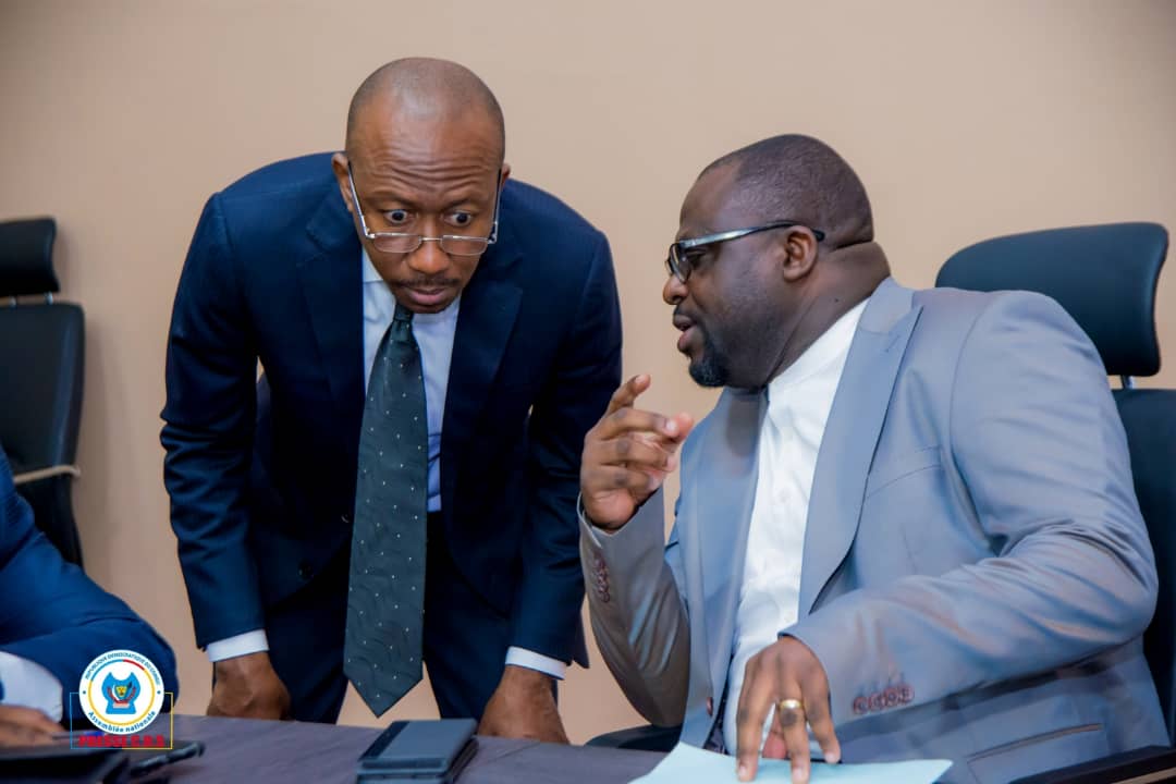 BMubonzi's tweet photo. La commission mixte défense et securité @AssembleeN_RDC (Conduite par @BMubonzi) et du @senatrdc (conduite par gen. #Baramoto) ont eu une séance d travail avec le Prés du senat @PLukwebo sur plusieurs questions en rapport avec la securité et l role que devrait jouer le parlement. https://t.co/bu6AKga5TL