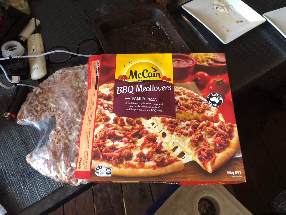 Lea_ann78's tweet photo. Oh McCains 🤦🏻‍♀️..ripped off 🤣#COVID19Vic #rippedoff #pizza https://t.co/91r3aMcxcv