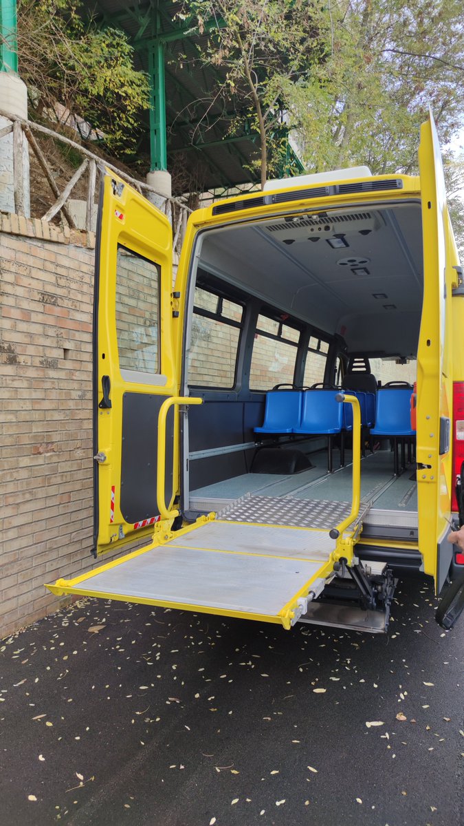 FccsaTrasporto's tweet photo. FCCSA SRL ha acquistato in autofinanziamento uno scuolabus con pedana per disabili. Il mezzo è già operativo e si somma all'investimento in corso per l'acquisto di nuovi scuolabus, importo stimato €440.000, predisposti per la pedana. È in corso la gara europea #StrongerTogether https://t.co/Mt852KcGqe