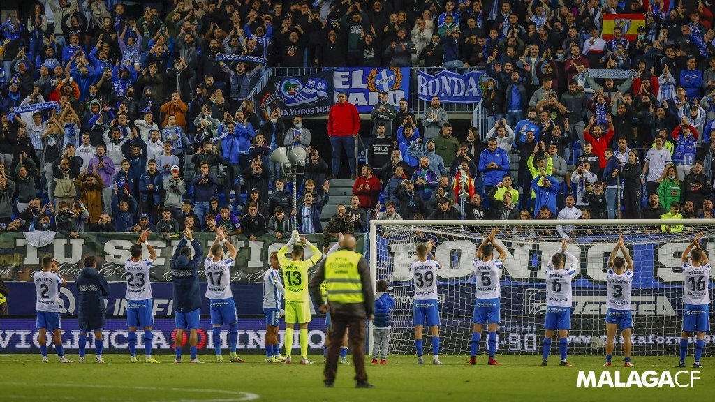 MalagaCF's tweet photo. 👏B👏U👏E👏N👏O👏S👏D👏Í👏A👏S👏

#FelizViernes💙🤍 https://t.co/doTUjJCfvV
