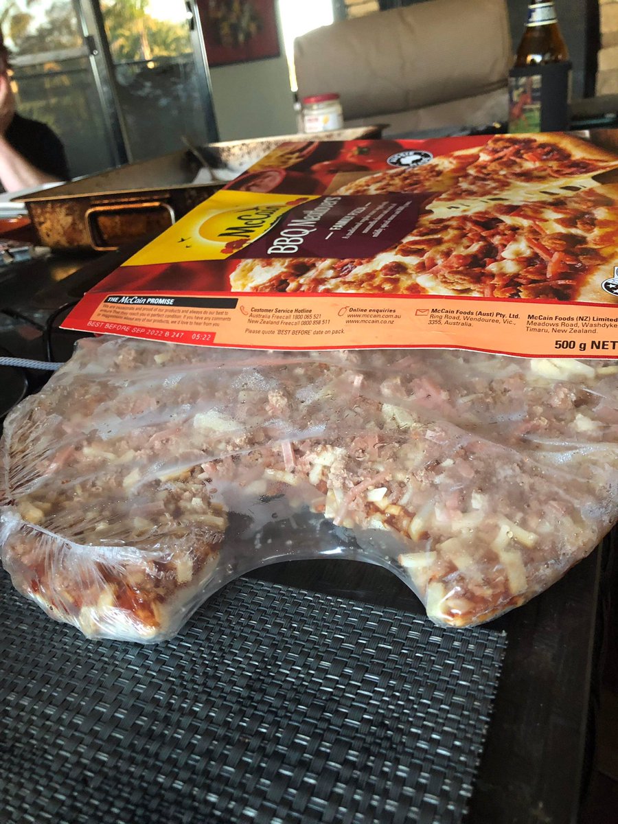 Lea_ann78's tweet photo. @SandroDemaio Was going to be quick and easy frozen pizza 🤦🏻‍♀️ https://t.co/UvPqbTE5TN