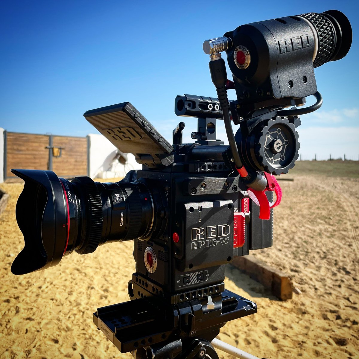 cinemaxdigital's tweet photo. Red Epic+ Canon L series 8k documentary shooting #red #redmonstro #canonlens #redcamera #film #documentary #wildlife #documental #documentayfilm #filmmaker #dop #producer #serietv #sevilla #malaga #spain @cinemax_digital #cinemaxdigital https://t.co/aEblSJqsbi