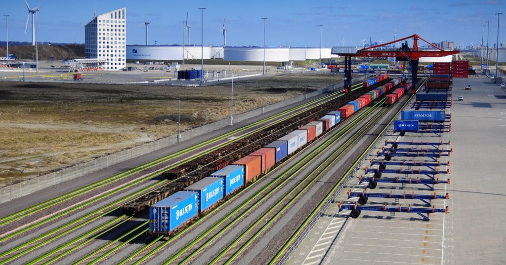 "Om de uitdagingen op duurzaamheidsvlak aan te kunnen, is het nodig onze economie ‘op de rails’ te houden”. Een interview met <a href="/Henk/">Henk Achtereekte</a> Bril van <a href="/Sabic/">SABIC I سابك</a> Railshipper of the Year 2021. #RailFreightTheFutureIsOurs #ModalShift #spoorgoederevervoer # thefutureisours.nl/nederlandse-se…