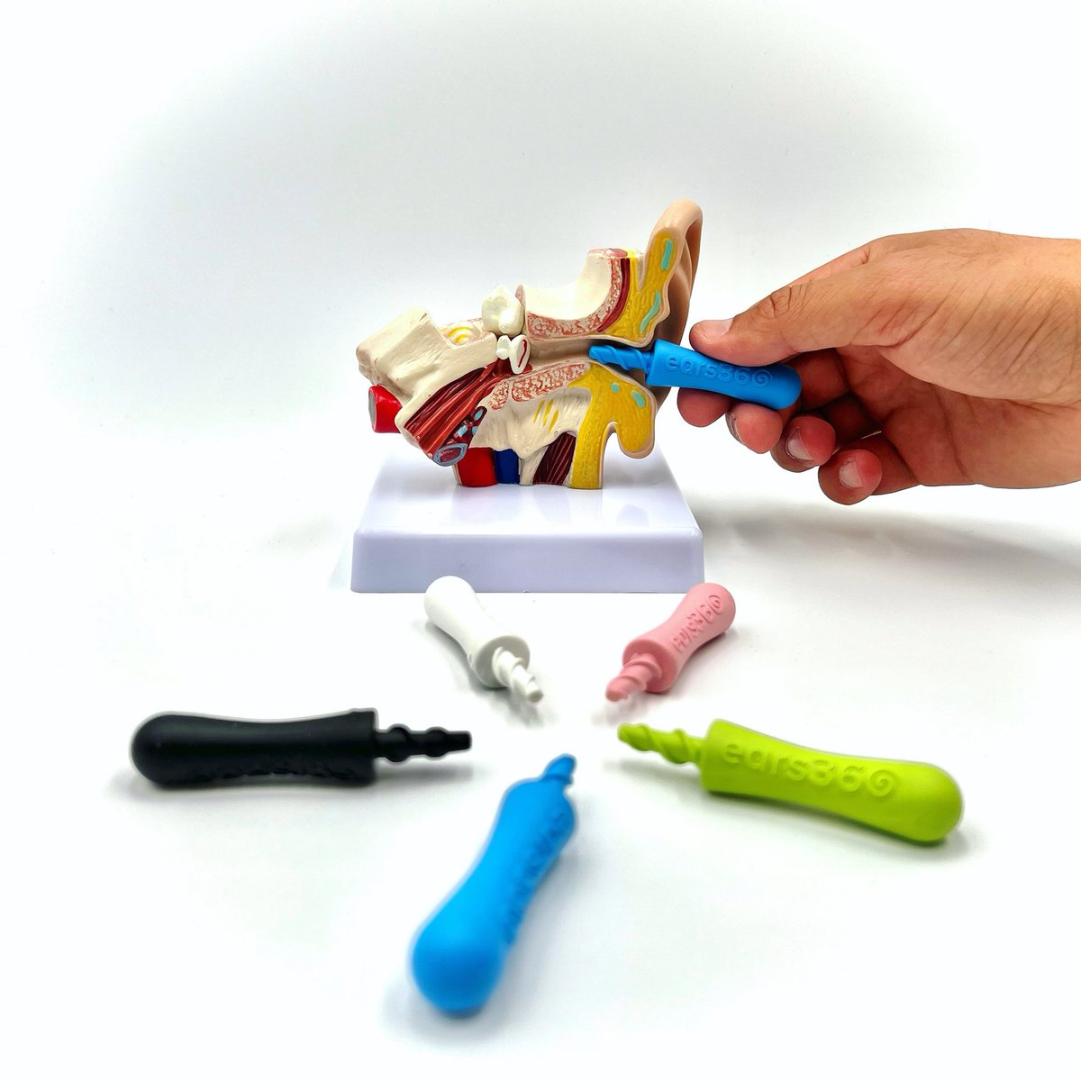 ears360's tweet photo. 🥇La 1 ère alternative au coton-tige testé par le syndicat des ORL.
Pensé au millimètre, pour un nettoyage efficace de votre cérumen et sans dangers grâce à sa buté.
#ears360 #orl #zerodechet #cerumen #zerowaste #reusable #earcleaner #reutilisable #madeinfrance #biodiversité https://t.co/2PwCAMgG8z