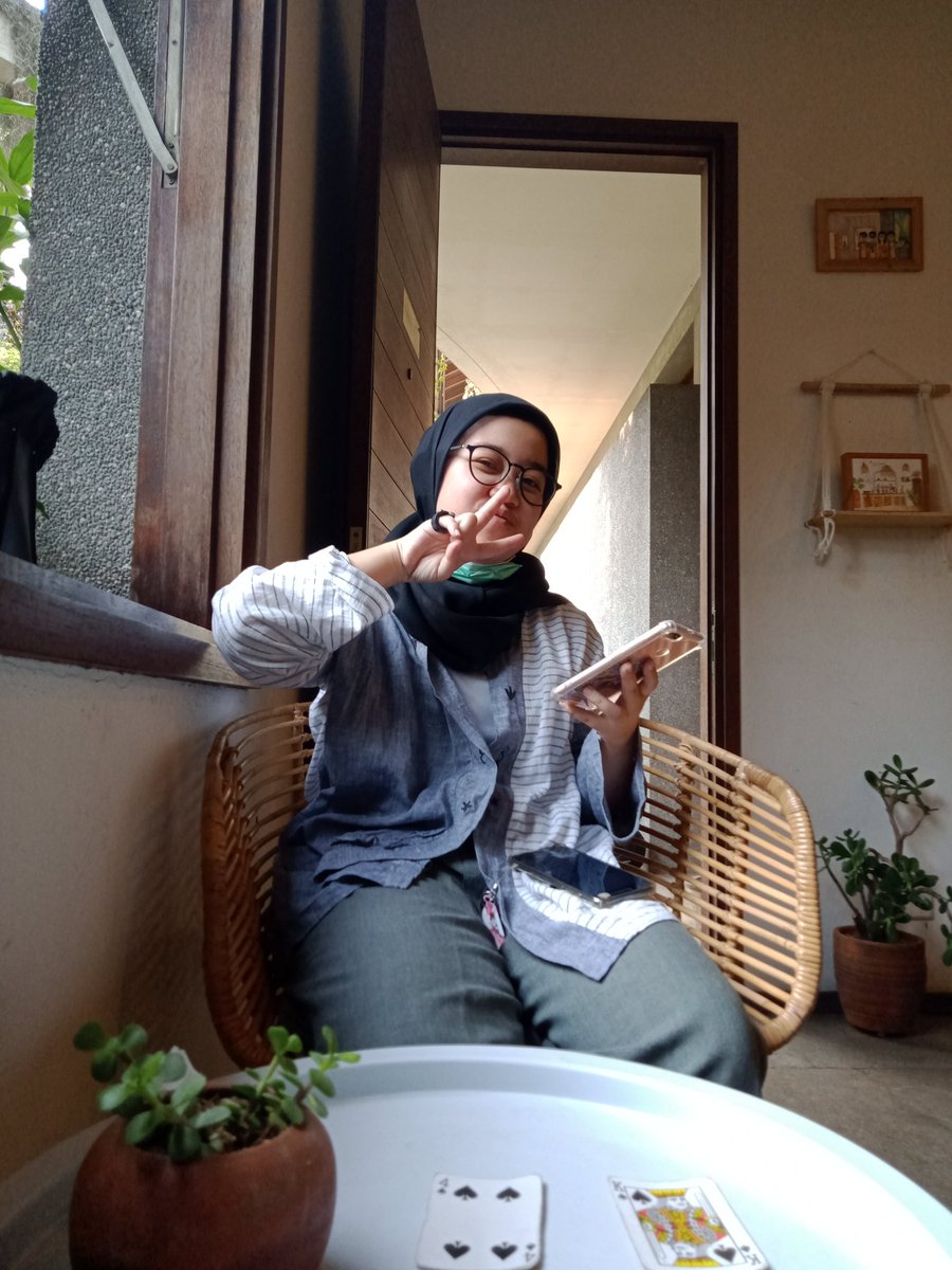 thariqfrnda's tweet photo. Manager                       Manager
Announcer                   Announcer
RadioMu 2019          RadioMU 2020
                           🤝
                     Belom lulus https://t.co/4HPHArCh2H