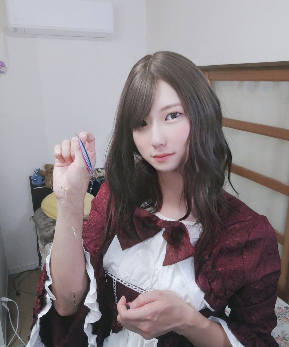 AkujikiPrincess's tweet photo. エソと銀杏の動画のサムネに使わなかった方の写真ですわ！
このサムネ撮るとき、サビキとトリプルフックが服に刺さりまくって大変でしたの☆””
https://t.co/JTktzE71G3 https://t.co/fOcTu5a6dN