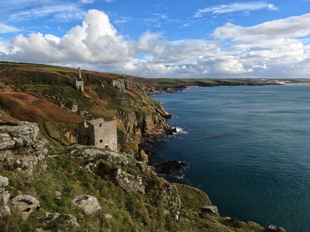 benjj2000's tweet photo. South Coast trail runs! It was a toss up between getting battered by wind, rain and big hills on the North Coast, or getting wet and muddy on the South. The South Coast won. 

#TheMountainPeople #RabWinterReady #trailrunning #ultrarunning #furtherfaster #mymontane #fuelledbytribe https://t.co/A7704bmhcA