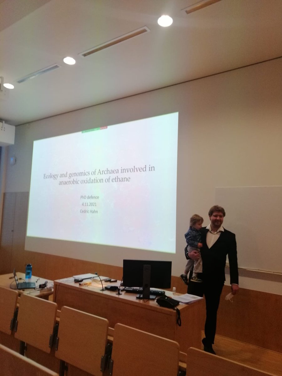 I'm done! I defended my PhD successfully yesterday and I feel so incredibly relieved! I'm so grateful to my supervisors and committee. Also, I had the best possible support from my family, my wife and my two little ones 💖 and the bigger one was cheering for his Papa!