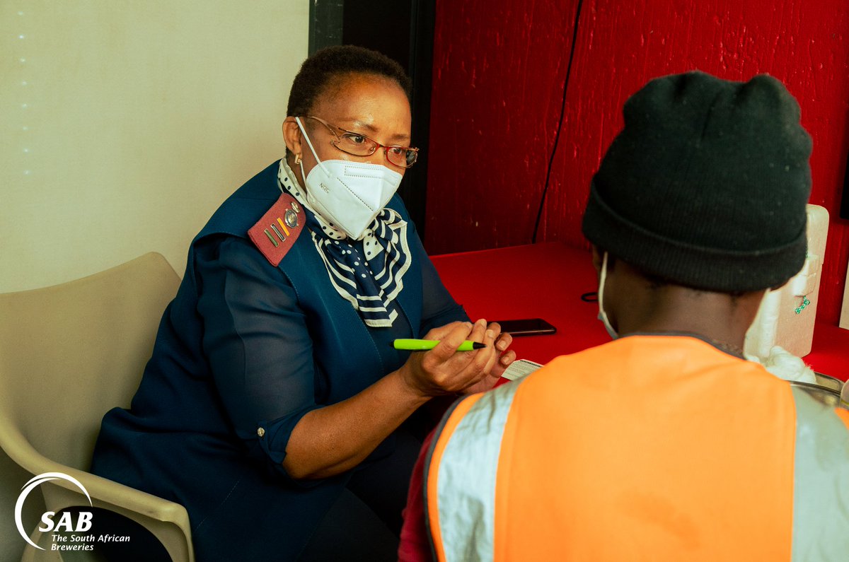 SABreweries's tweet photo. SAB expresses its gratitude to the SAB Baragwanath Depot staff and surrounding community who came in their numbers to receive their jabs yesterday as our vaccination drive continues to roll out in partnership with the @GautengHealth. #TakeDecemberBack #ResponsibleTogether https://t.co/d6JIGqERjF