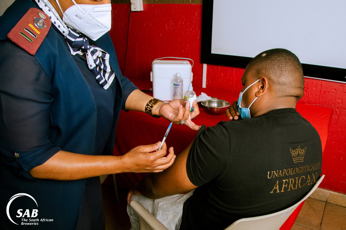 SABreweries's tweet photo. SAB expresses its gratitude to the SAB Baragwanath Depot staff and surrounding community who came in their numbers to receive their jabs yesterday as our vaccination drive continues to roll out in partnership with the @GautengHealth. #TakeDecemberBack #ResponsibleTogether https://t.co/d6JIGqERjF