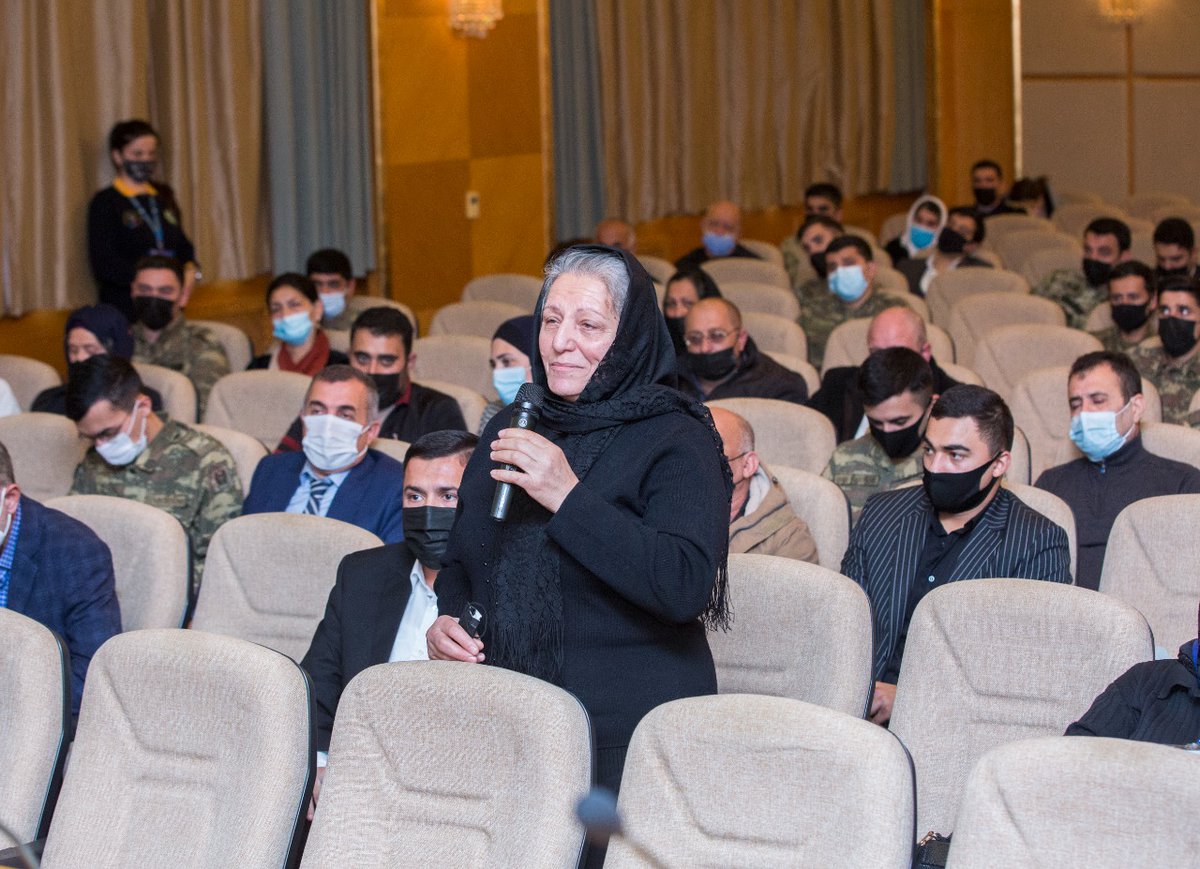 Dövlətimizin bütün strukturları tərəfindən #şəhid ailələrinin, #qazilərimiz-in hərtərəfli qayğı ilə əhatə olunması üçün zəruri tədbirlər həyata keçirilir. Bu məqsədlə 44 nəfər şəhid ailəsi üzvləri və qazilərimiz #gömrük orqanlarında xidmətə qəbul edildi. #ZəfərGünü-müz mübarək!