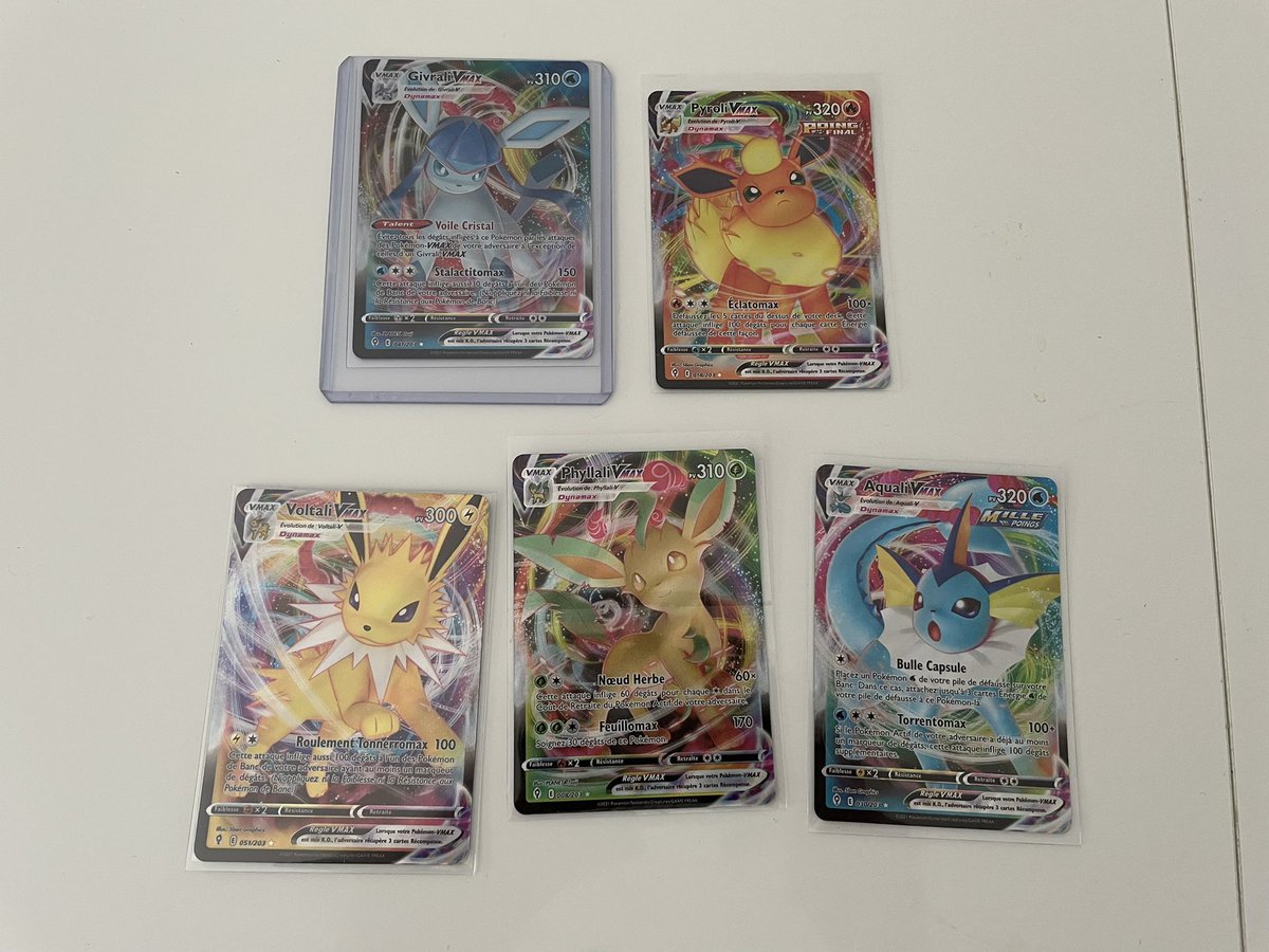 lefooteuxdu82's tweet photo. La collection s’agrandit 🔥 #pokemon #cartespokemon #evolutionceleste https://t.co/CFTmnAXrnw