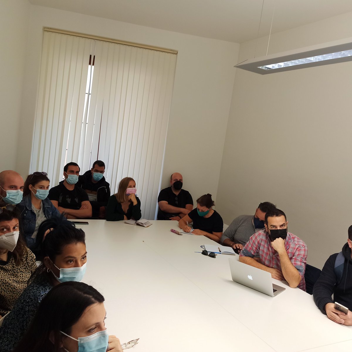 JonPlazaPerez's tweet photo. Gran acogida del evento #Ayuda al #ImpulsoEmpresarial del @malaga organizado por @cademalaga #ProyectoLunar. Gracias a los #emprendedores por su asistencia, a @ArrabalAID por su colaboración y a @promalaga por charla. Juntos mejoramos el servicio a las #empresas #malagueñas. https://t.co/bgkCUASE0f