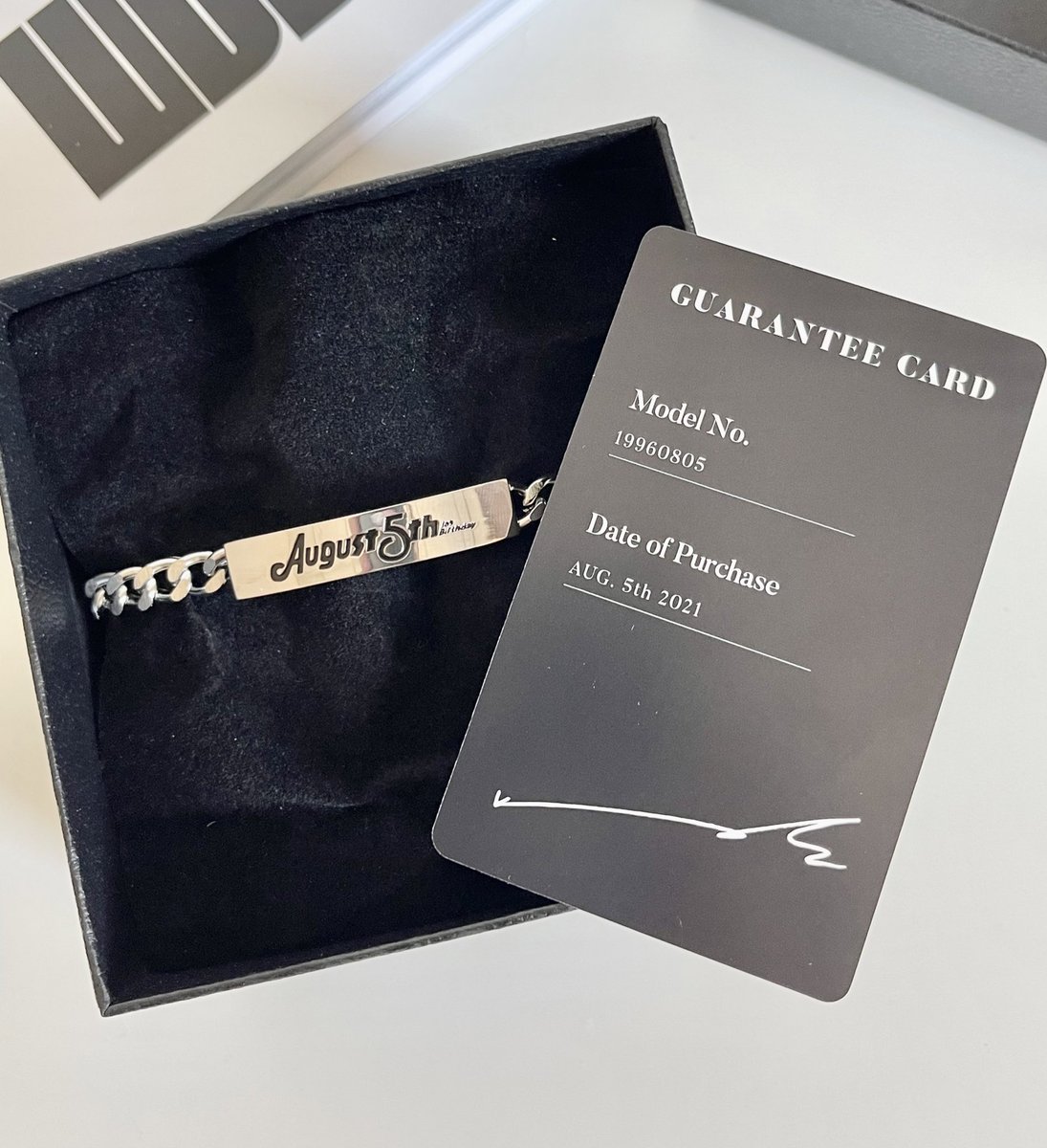 สร้อยข้อมือของซึงยอนสวยมากกกก คุ้มค่าตลอดเลยนายคนนี้