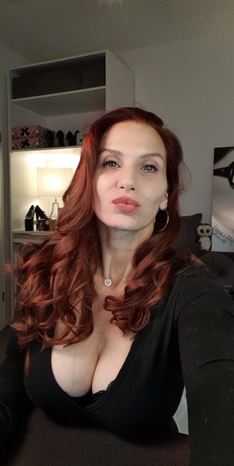 Dankesch&ouml;n meine Zuckerhasen, es sind doch tats&auml;chlich nur noch 5 Adventskalender auf https://t.co/gPlXO5doXI<a href="/tag/boobies"class="tags"><span>#boobies</span></a><a href="/tag/sexy"class="tags"><span>#sexy</span></a><a href="/tag/potd"class="tags"><span>#potd</span></a><a href="/tag/berlin"class="tags"><span>#berlin</span></a><a href="/tag/redhead"class="tags"><span>#redhead</span></a><a href="/tag/bigboobs"class="tags"><span>#bigboobs</span></a>