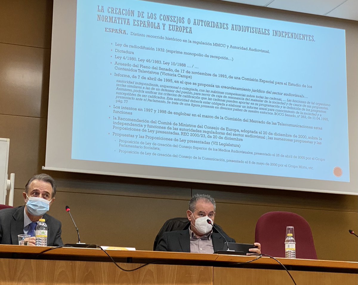 mar2222's tweet photo. 🗣Interessant conferència sobre la creació dels Consells de l’Audiovisual 📽📺📻🎞📹🎙#JosepMariaVidal President del #ConsellDelAudiovisualValencià fa un recorregut per les lleis del sector al #COMLOC 2021 https://t.co/NIqMbG6O28