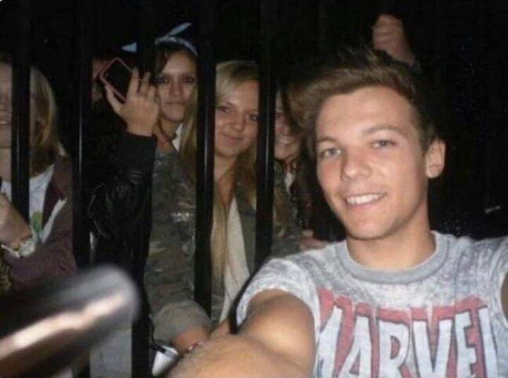 fridaebenezer28's tweet photo. El Ray Contreras tardo mas en hacer todo su desmadre, q en lo q papi Louis nos saca del bote.

(Adjunto foto de Louis con las louies en el bote) https://t.co/AcSB3lGZvm