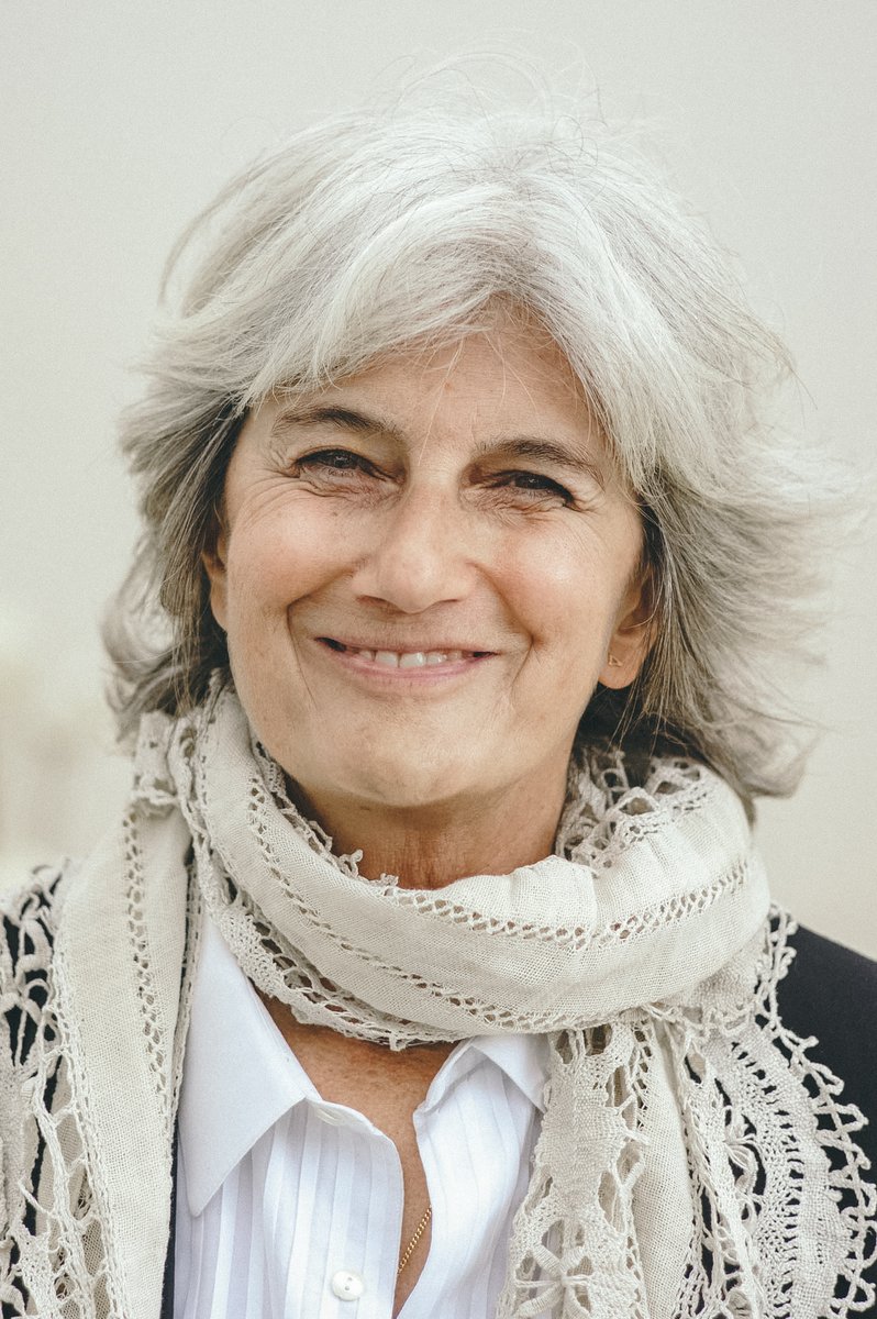 MarieMinair's tweet photo. Dans Capitale de la douceur, son dernier roman paru aux @EditionsSeghers, @SophieFontanel choisit la poésie pour nous raconter la violence qu’elle a subi. Dans une ode à la douceur, elle utilise sa voix pour nous montrer la voie. À lire sur @lavoisineblog 
https://t.co/SPNE2RyBxx https://t.co/WTilMtc37t