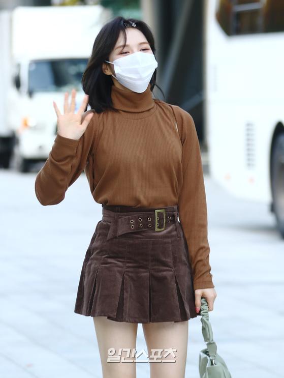 wdysource's tweet photo. Wendy is giving me a lot of Velma vibes 😂

《 #WENDY #웬디 @RVsmtown 》 https://t.co/KemEk6INZd