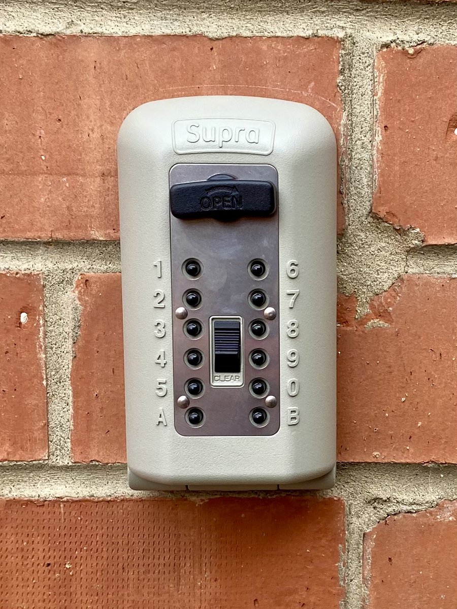 AgencyExpressNE's tweet photo. We are delighted to be installing the first of our key safes today for @KeySafeUK Superbly made and easy to use, they are brilliant! https://t.co/deYv7vxiJ1