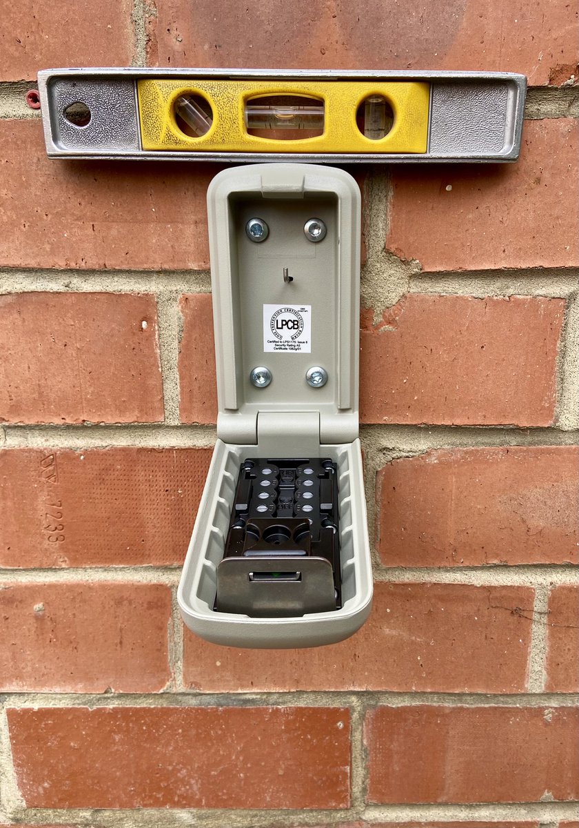 AgencyExpressNE's tweet photo. We are delighted to be installing the first of our key safes today for @KeySafeUK Superbly made and easy to use, they are brilliant! https://t.co/deYv7vxiJ1